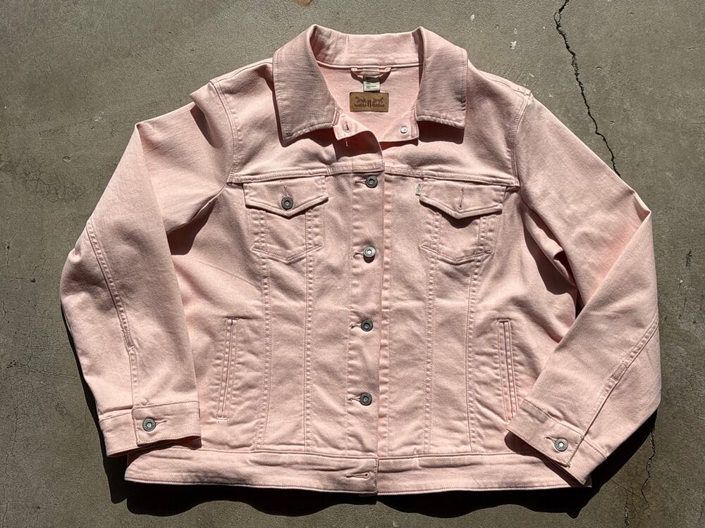 Levi’s pink denim trucker jacket Women’s 2XL button up jean coat western wear